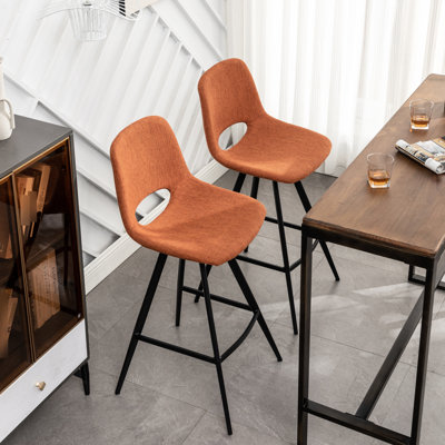 Deux tabourets de comptoir en tissu orange de 28,25 po avec fauteuil confortable et siège rembourré en métal