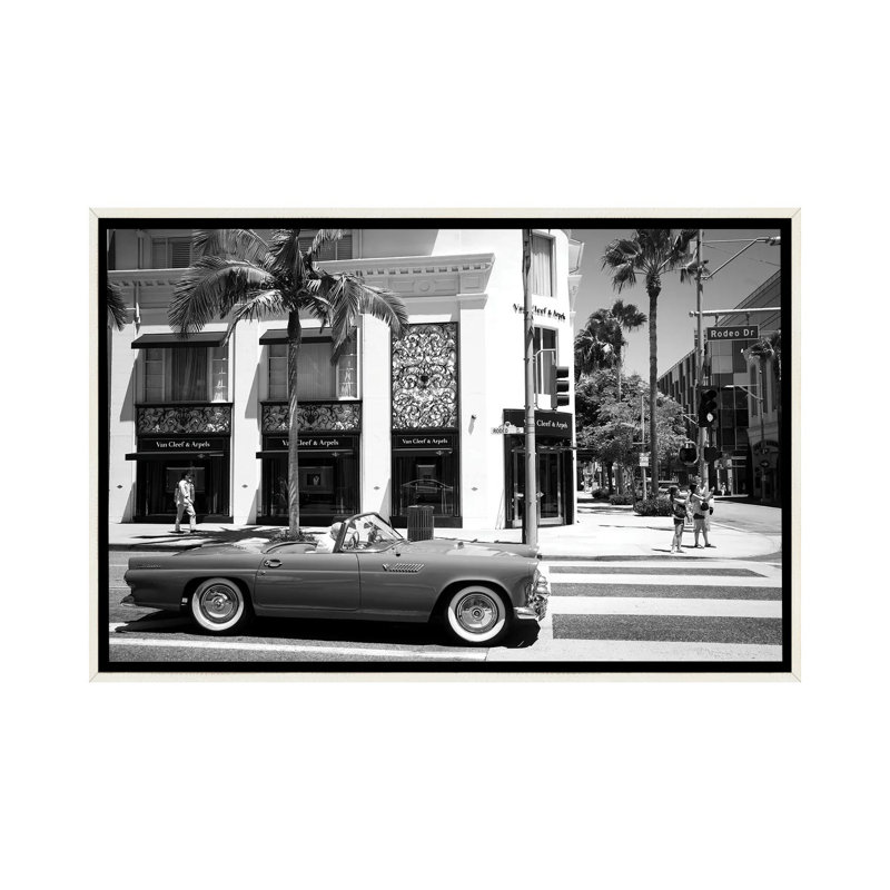 Rodeo Drive Classic - impression d'art mural, H 32 po x l 48 po, Reproduction encadrée sans passe-partout, Blanc patiné