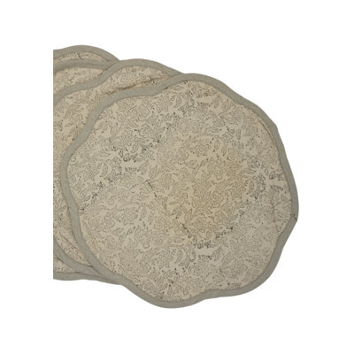 Fabdivine 15"Refined Scalloped Placemat Set - Vishvjaal