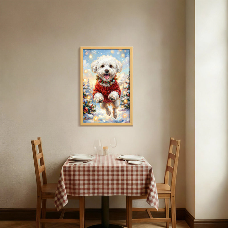 Animaux, chien de Noël en chandail rouge sautant