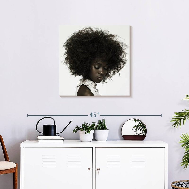 Leisha, femme aux cheveux bouclés, H 24 po x l 24 po