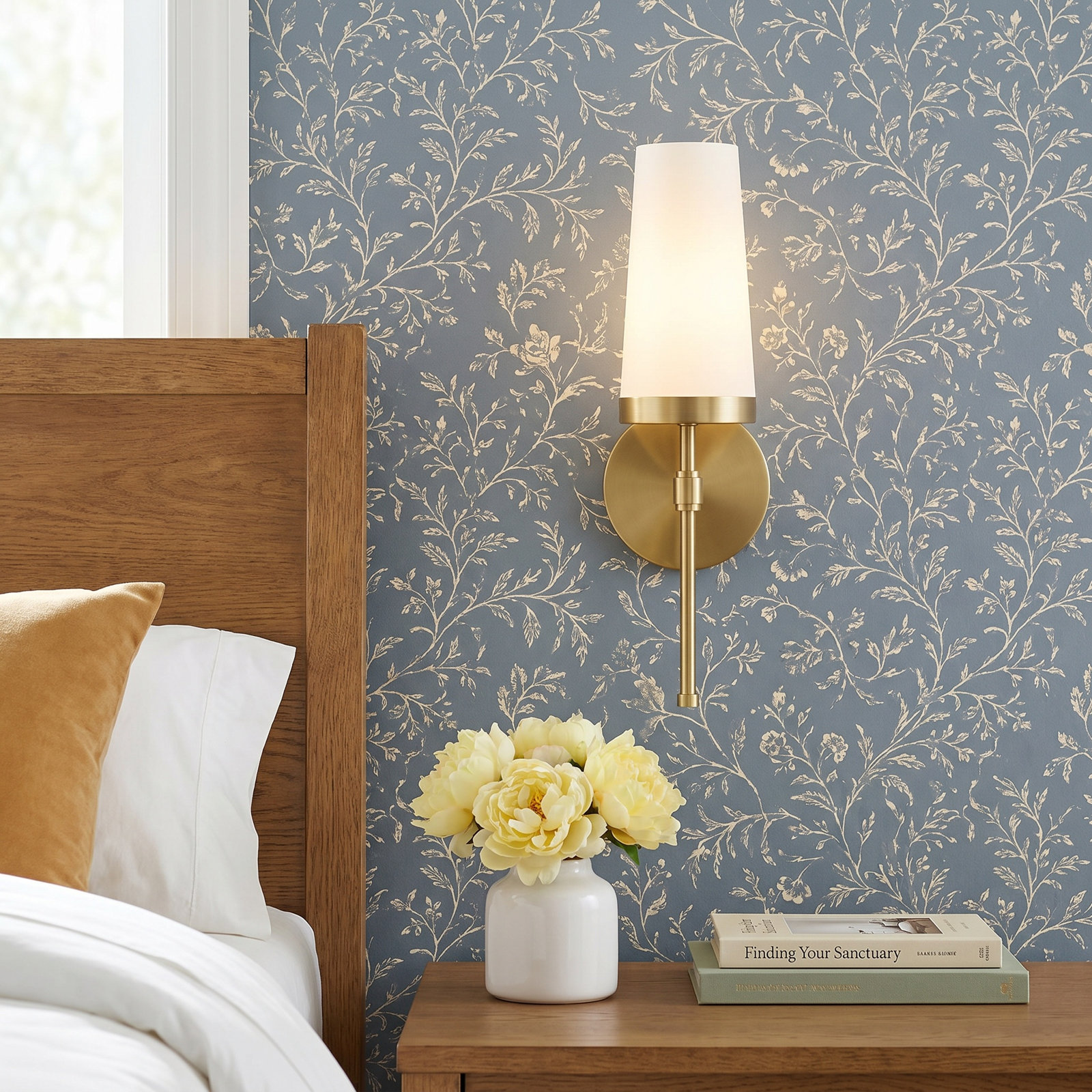 Doha Single Light Wallchiere, Brass