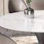 Table ronde ronde de style minimaliste avec lumière