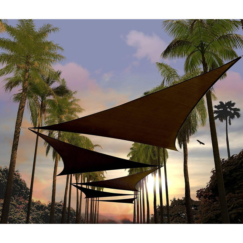 Voile d'ombrage triangulaire Amgo avec trousse de quincaillerie et treuil 200 g / m² Amgo, Brun, 10 pi x 10 pi x 14 pi