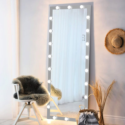 Miroir sur pied argenté avec 3 modes de fonctionnement: 63 po x 24 po x 1 po, commande tactile, pour la longueur de la chambre à coucher et de l'entrée. Éclairage couleur: 63 po x 24 po, options de luminosité, cadre en aluminium, fixation murale ou