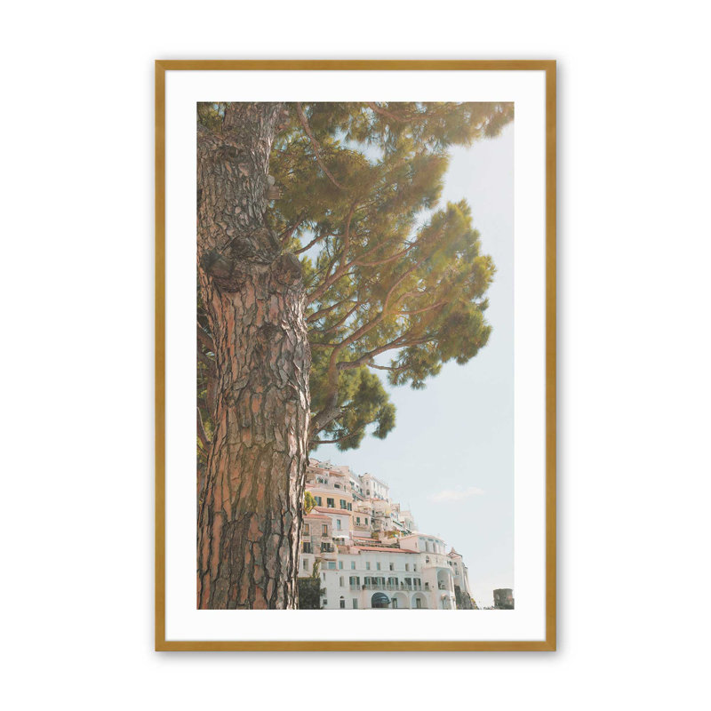 Imprimé Under the Pine, Cadre simple en or poli, H 25,25 po x l 19,25 po x P 1,25 po