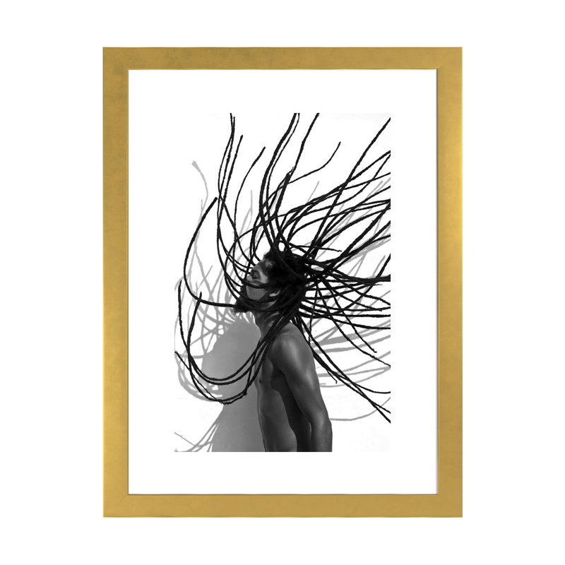 "Locs" par Gregory Prescott, impression, H 32 po x l 24 po x P 1 po, Papier encadré doré, Blanc