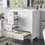 Meuble-lavabo autoportant avec lavabo en céramique, structure en bois massif, porte à fermeture en douceur, tiroirs et tablettes de rangement pour une vie pratique et élégante.