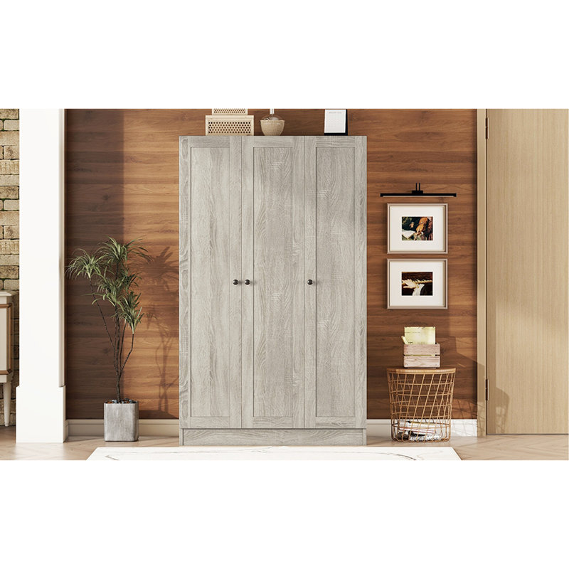 Armoire élégante et fonctionnelle à 3 portes avec tablettes, idéale pour le rangement et l'organisation de la chambre à coucher
