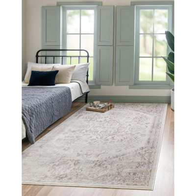 Ervine Oriental Indoor Rug