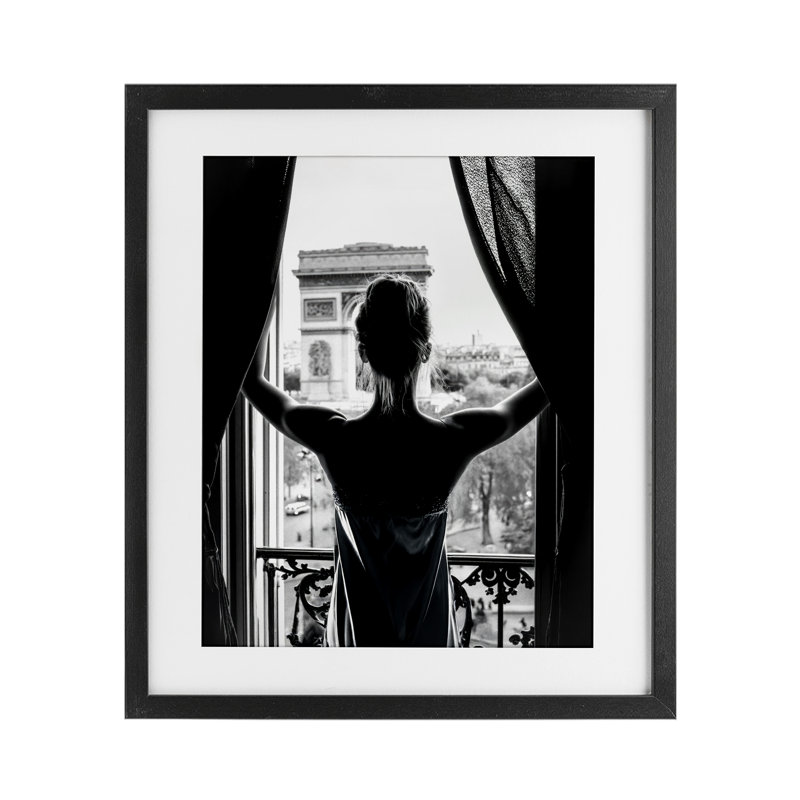 «Morning In Paris Silhouette», reproduction sous verre, conception par Annabelle Hall, H 16 po x l 13 po, Cadre noir minuit