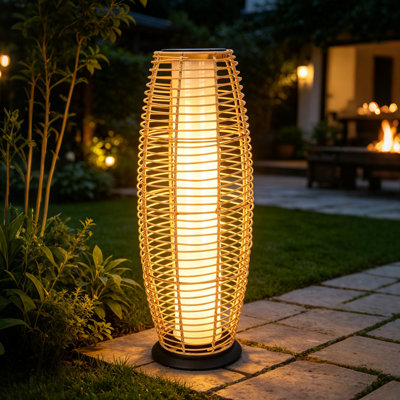 Boho‑Style Oval Woven Rattan Solar Floor Lantern, Solar & USB Rechargeable, IP65 Waterproof Warm Ambient Light, 10‑12H Runtime for Patio, Backyard, Lawn & Courtyard Decor