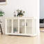 Armoire de rangement blanche avec porte vitrée. Construit pour la performance. 2 portes coulissantes et une tablette réglable pour une organisation efficace. Enduit. Fond antidérapant du plancher à l'armoire endommagée - fabriqué