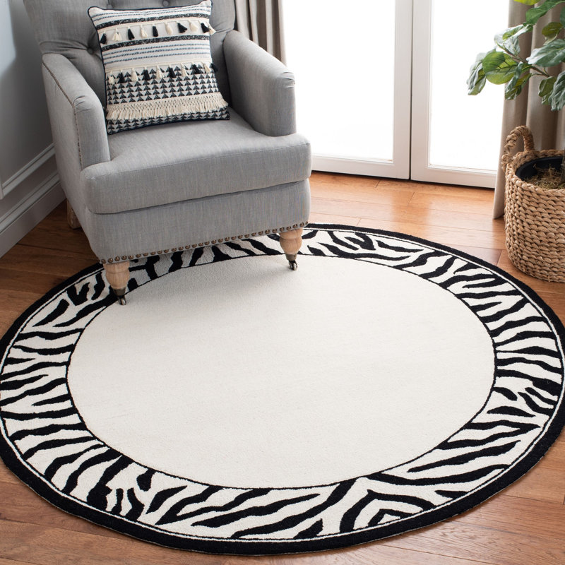 Callula Hand Hooked Wool Pile Animal Print Rug, Round 4'