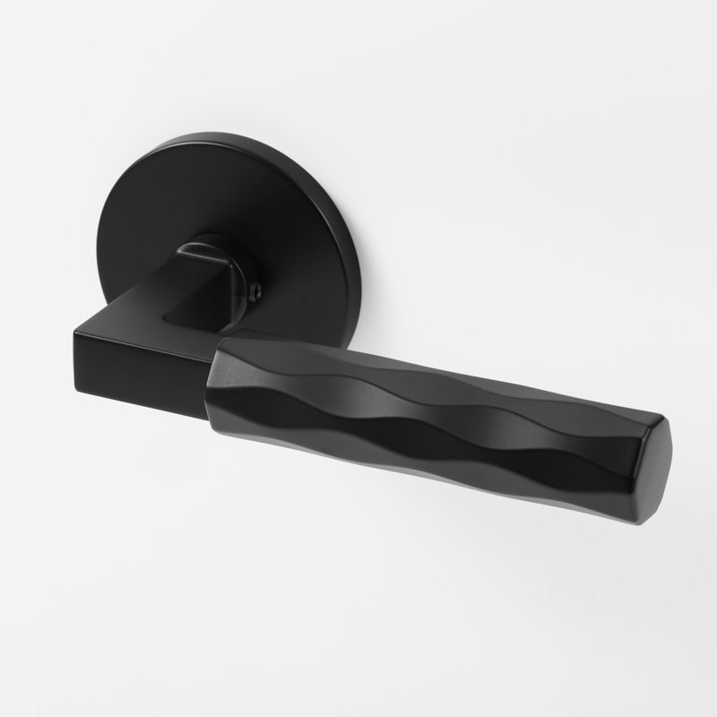 Fausse poignée de porte intérieure noire matte moderne avec rosette ronde et vis dissimulées Hailey