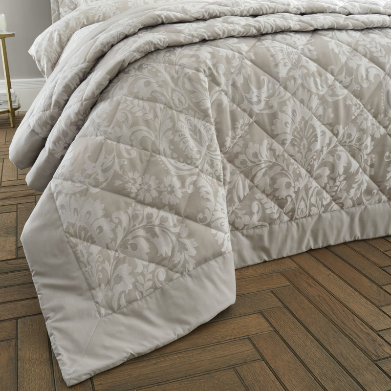 Classic Damask Quilted 220x230cm Bedspread Natural