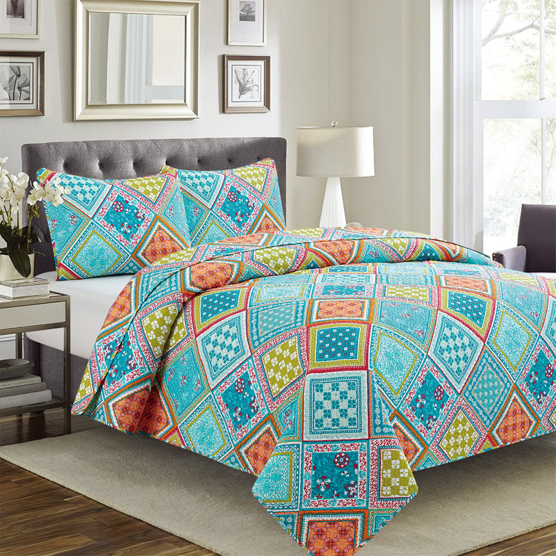 Luna Bohemian Percale Floral Quilt, King Quilt + 2 King Shams