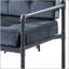Fauteuil d'appoint de style industriel avec cadre en métal durable et siège confortable, parfait pour les intérieurs modernes.