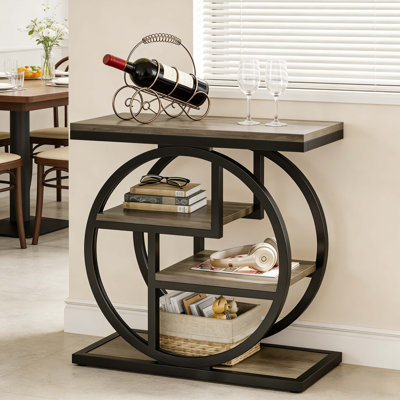 Table de bout industrielle à 4 niveaux avec tablettes spacieuses, structure en métal robuste et conception polyvalente et polyvalente pour le salon ou la chambre à coucher.