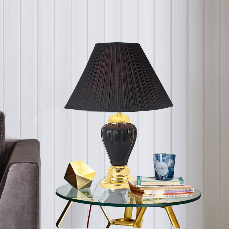 Lampe de table haute 27 po en céramique, en forme d'urne avec finition noire, abat-jour en lin, Noir, Noir et or