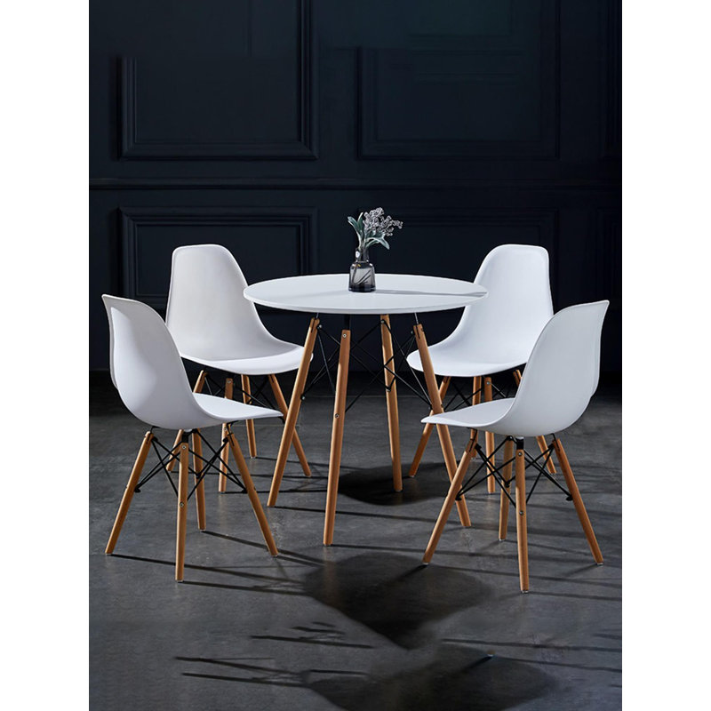Ensemble de salle à manger minimaliste avec quatre chaises pour le bureau ou le petit salon