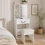 Mini coiffeuse moderne avec miroir éclairé à DEL et rangement dissimulé, tabouret rembourré, bureau de coiffeuse à luminosité réglable, tablettes à plusieurs niveaux résistantes à la poussière