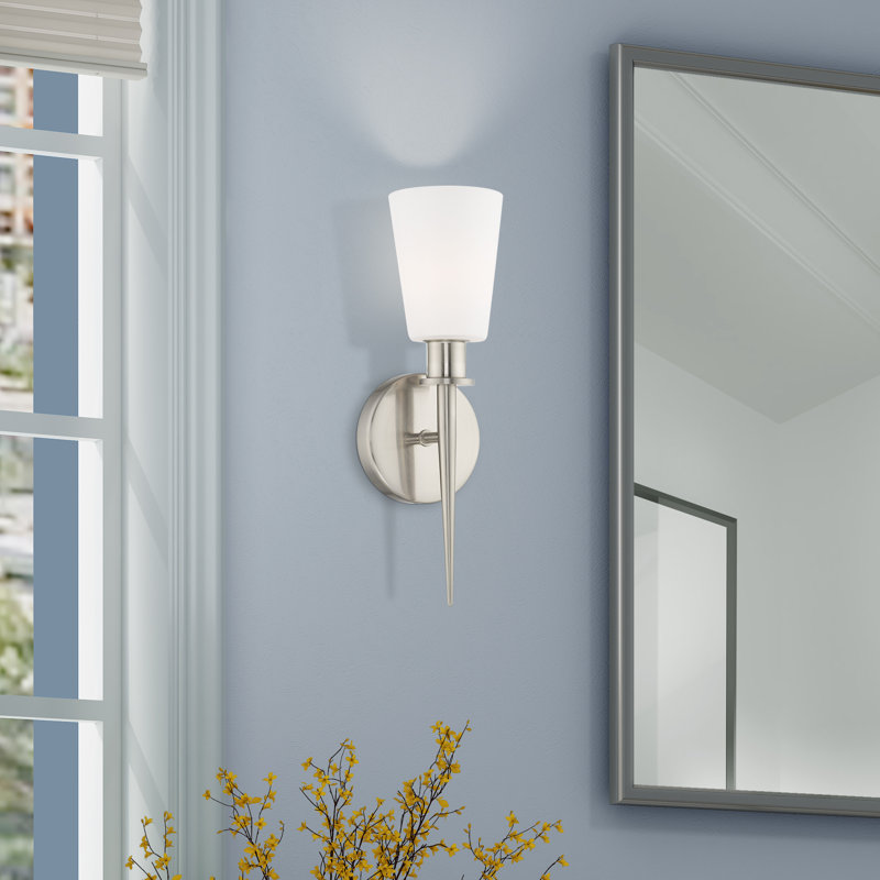 Luminaire mural 1 lumière Witten ADA, Blanc opale, H 13 po x l 4,25 po x P 3,95 po