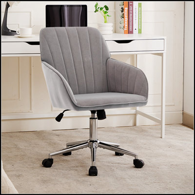 Fauteuil de bureau réglable et pivotant, parfait pour de longues heures de confort et de productivité à la maison ou au bureau.