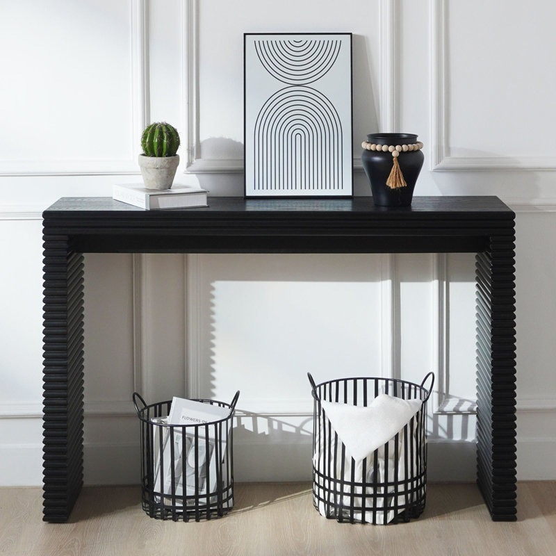 Console moderne noire avec motif nervuré