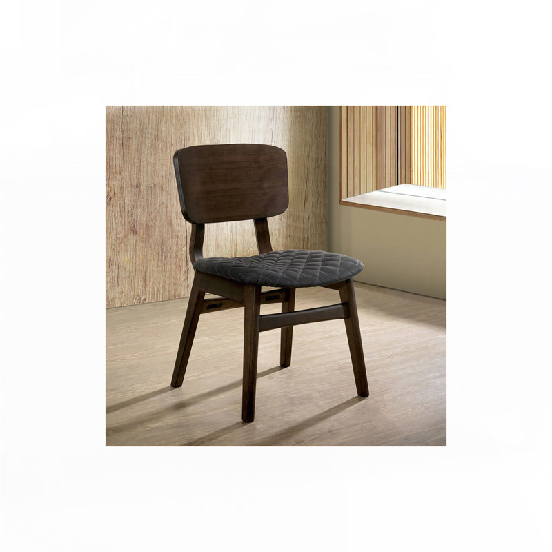 Chaise en bois massif