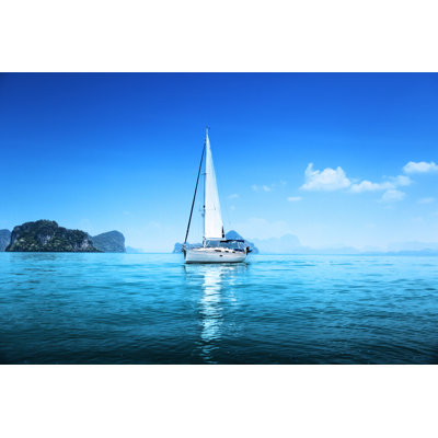 Yacht on Ocean par Iakovkalinin - Photographie sur toile tendue