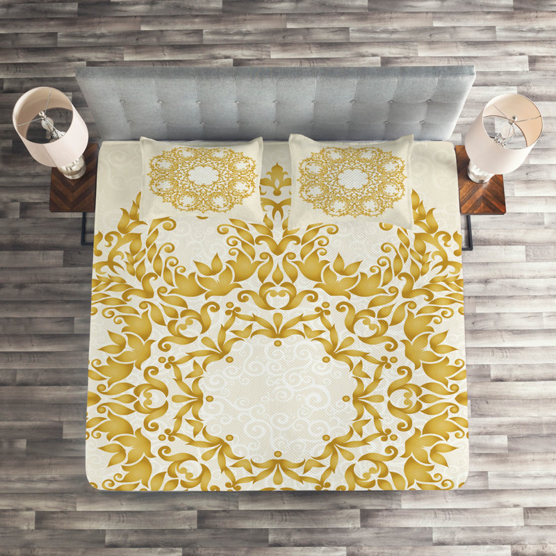 Motifs Traditional Polyester Coverlet