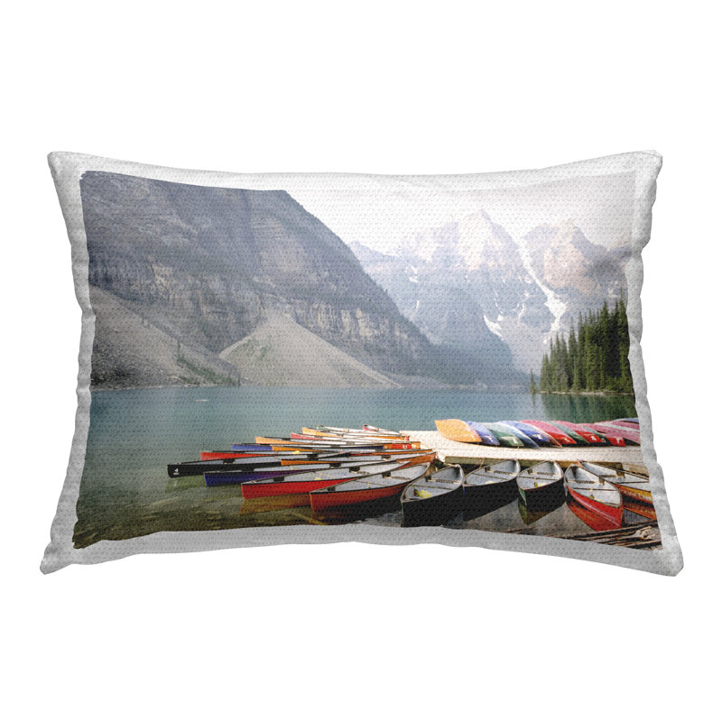 Coussin décoratif d'extérieur Cliffside Canoe Dock par Justine Milton