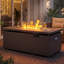 Table brasero au propane en métal, 130 cm de largeur x 53 cm de hauteur, 50 000 BTU, avec couvercle et pare-vent en verre pour terrasse et jardin.-412509681