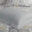 Élégant édredon très grand gris avec des taies décoratives en coton et des caractéristiques du matériau de la jupe de lit