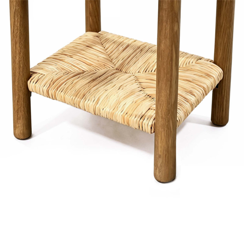 Table de chevet Ainsley aux bords arrondis, pieds en bois massif et rangement en jute tressé pour la chambre et le salon