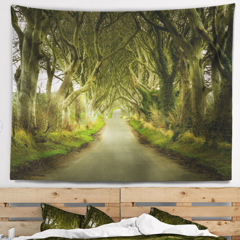 Des haies en polyester à travers de vieux arbres tapisserie avec accessoires suspendus inclus, H 78 po x l 92 po