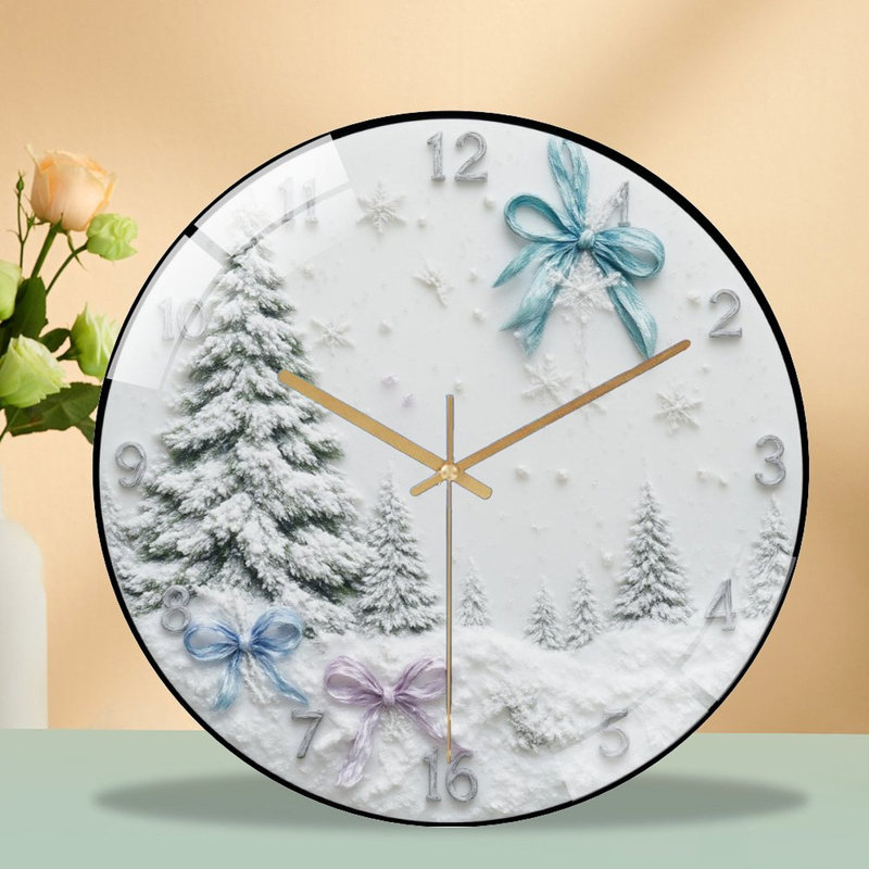 Horloge murale 12 po enneigée avec des arbres et des arcs