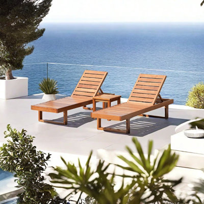 Chaise longue d'extérieur en bois massif avec chaise longue