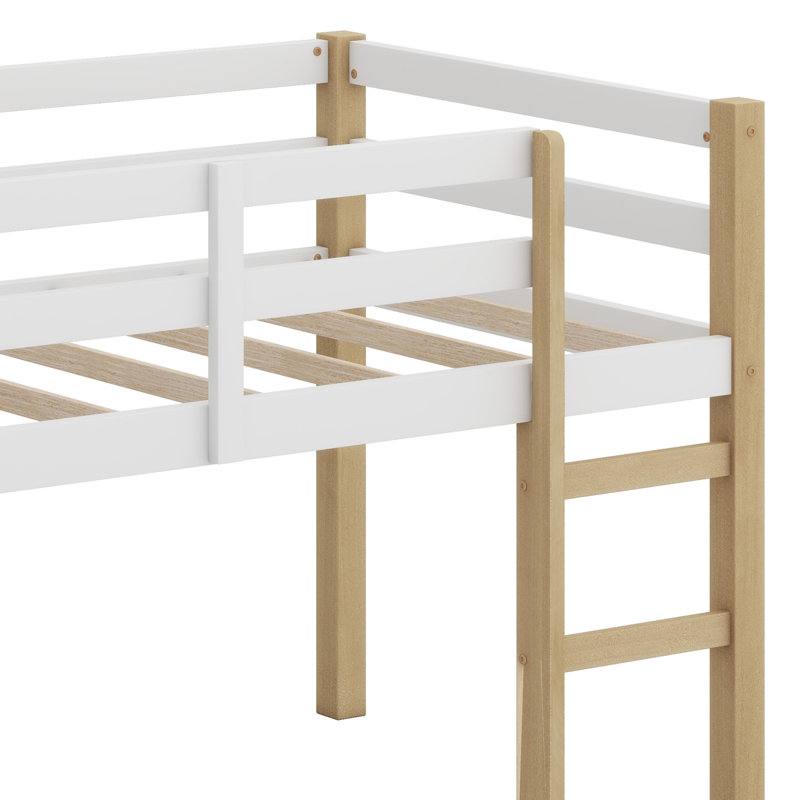 Lit mezzanine en bois avec échelle