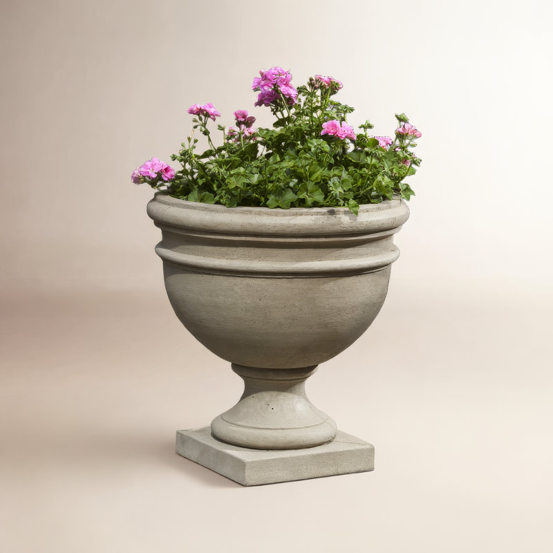 Montgomery Handmade Urn Planter, Verde