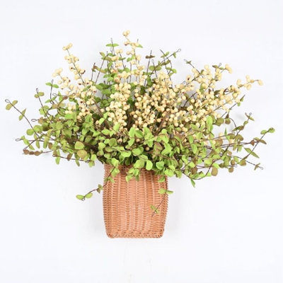 Arrangement floral de printemps artificiel avec panier pour porte d'entrée, fermette en fleurs, grappe, baies, verdure, mini eucalyptus, feuillage, fausse fleur, centre de table de salle à manger, décoration de fête de mariage au bureau à domicile