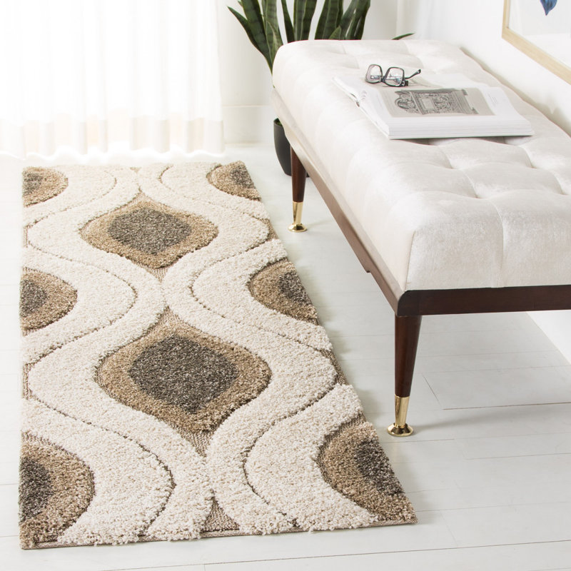 Tapis crème à motif géométrique Bryer, Tapis de couloir 2 pi 3 po x 19 pi