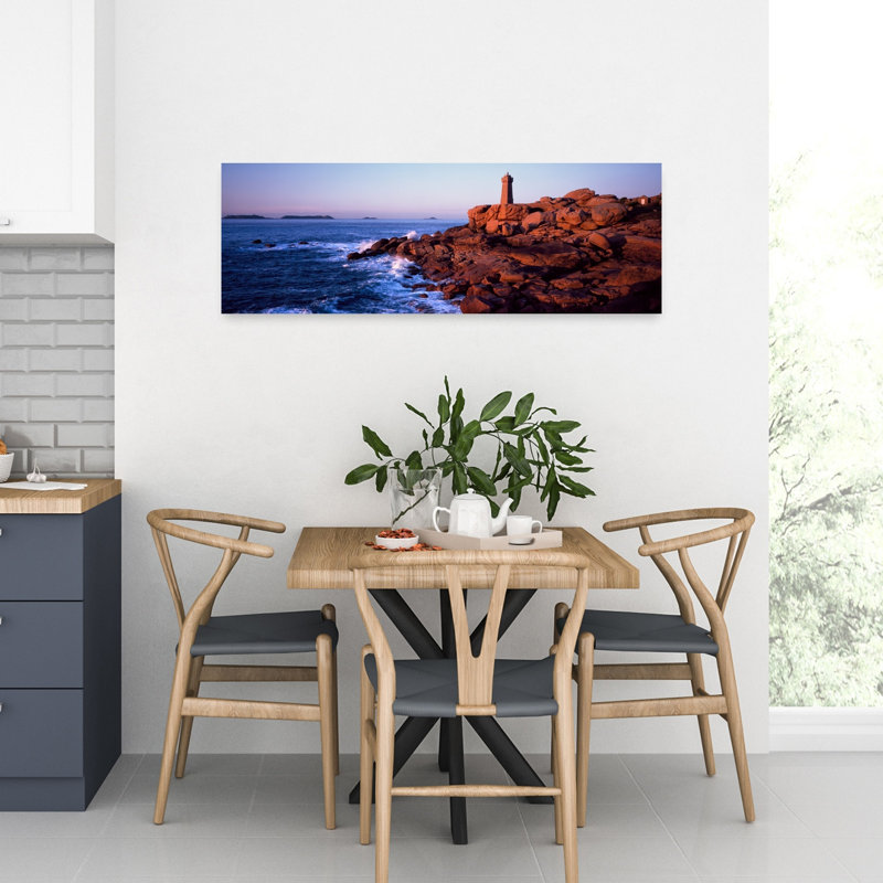 Phare sur la côte, phare de Ploumanach, cote de granit rose, Cotes-d'Armor, Bretagne, France, H 12 po x l 36 po