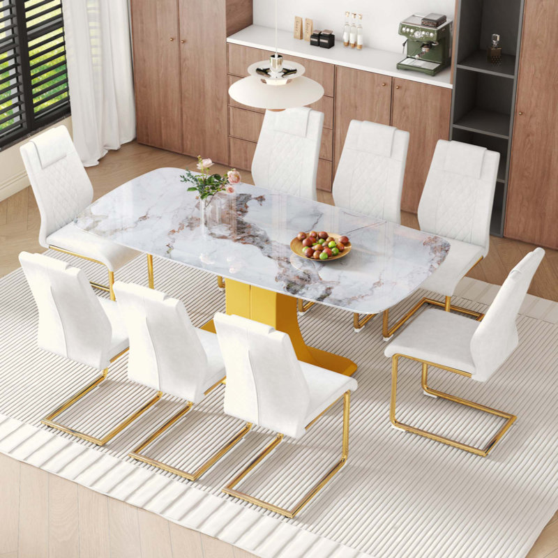 Ensemble de table et de chaises. Table de salle à manger en verre trempé recouverte d'autocollants texturés en marbre. Paire de 8 chaises avec pieds en métal.