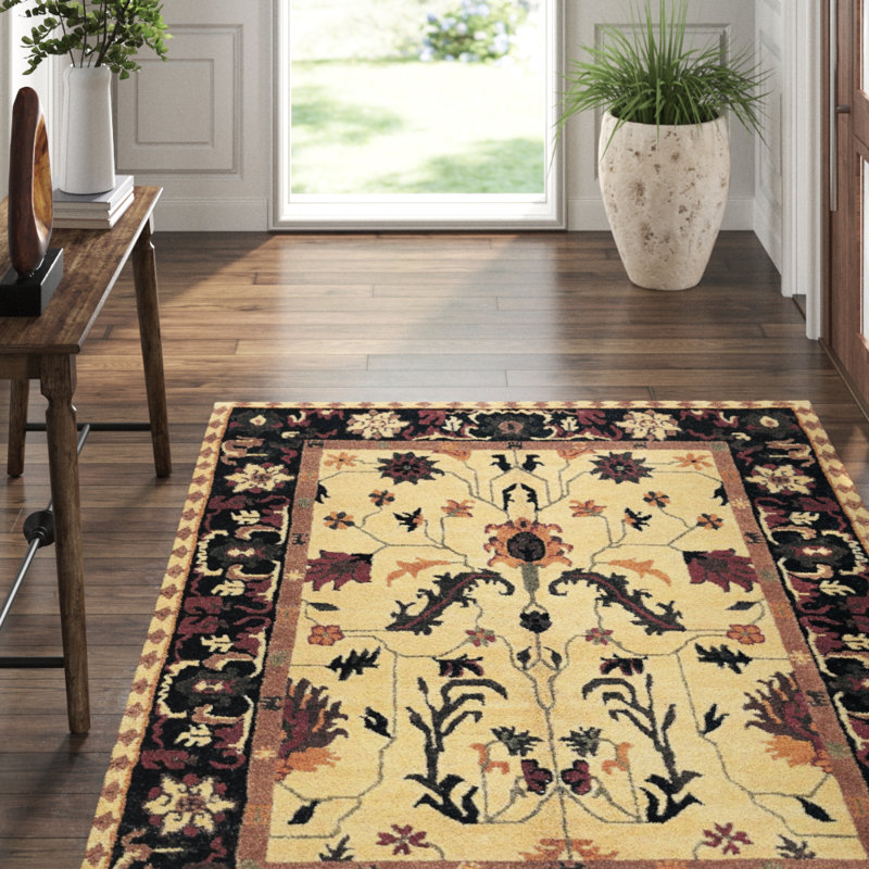 Wool Oriental Area Rug in Beige/Black, Rectangle 6' x 9'
