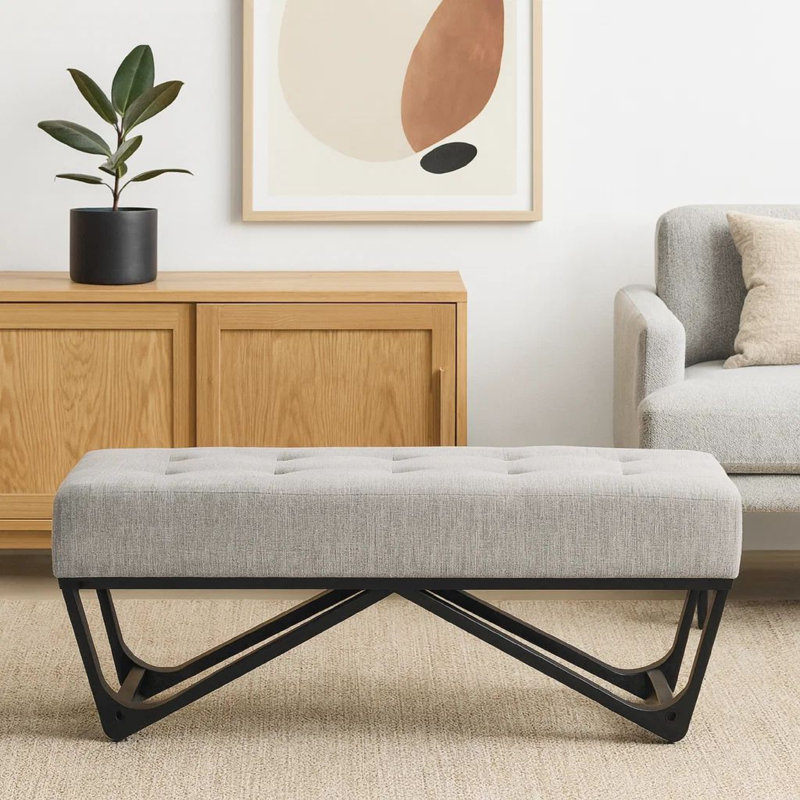 Banc repose-pieds Liba, tissu beige touffeté à boutons, cadre noir, 47 pouces, Beige