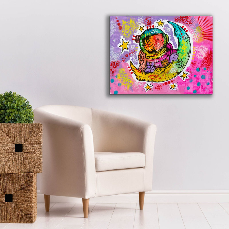 «Astronaut Crescent Moon» par Dean Russo, art mural sur toile, H 26 po x l 34 po x P 1,5 po