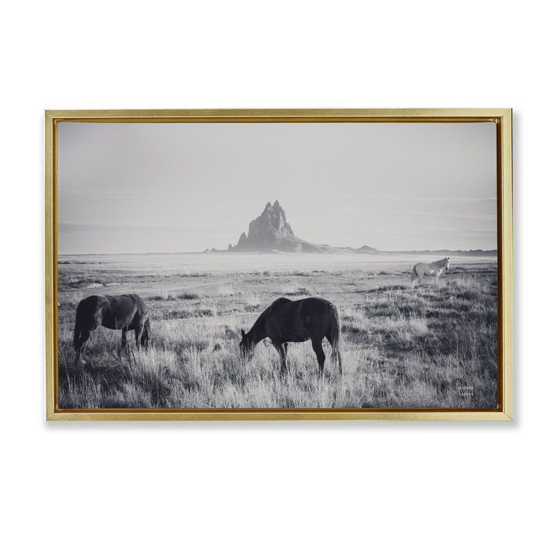 «Western Range with Horses», art mural sur toile flottante, conception par Nathan Larson, H 21 po x l 31 po