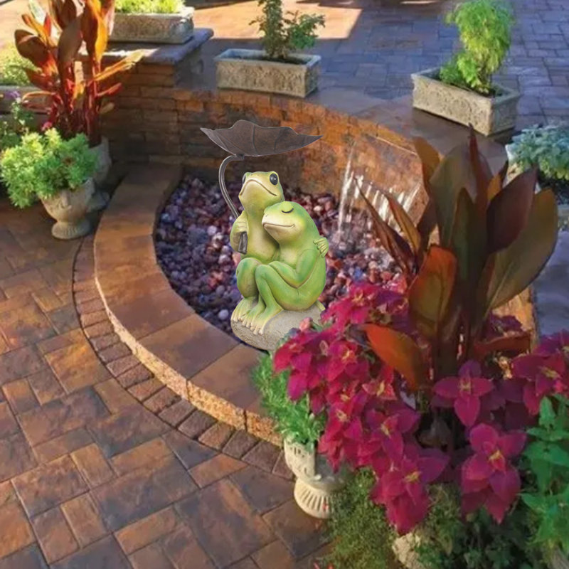 Green and Gray Resin Frog Couple Garden Statue with Leaf Umbrella